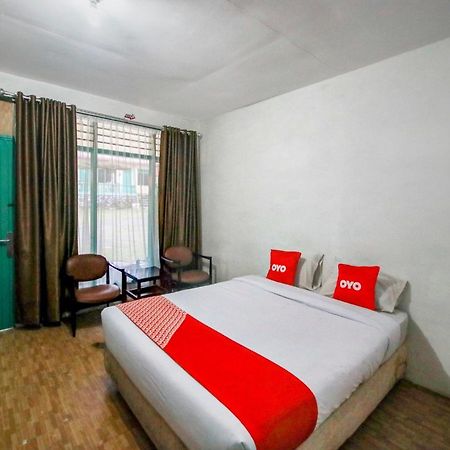 Oyo 2322 Dien Karona Hotel Berastagi Zewnętrze zdjęcie