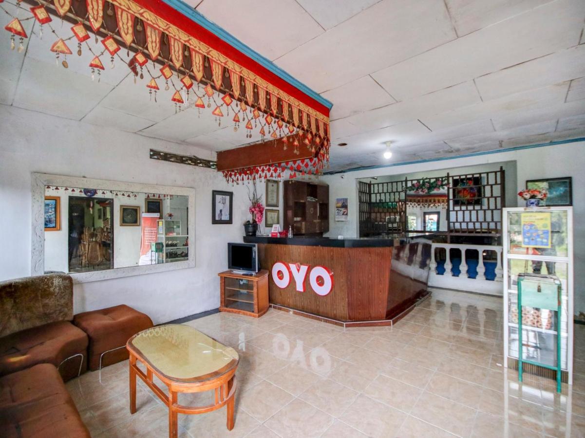 Oyo 2322 Dien Karona Hotel Berastagi Zewnętrze zdjęcie