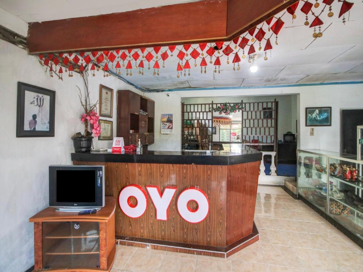Oyo 2322 Dien Karona Hotel Berastagi Zewnętrze zdjęcie