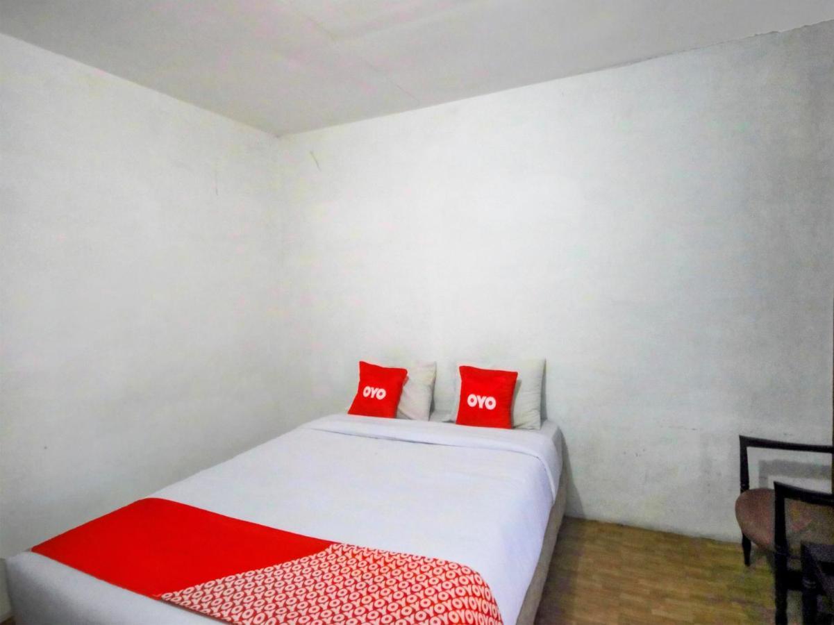 Oyo 2322 Dien Karona Hotel Berastagi Zewnętrze zdjęcie