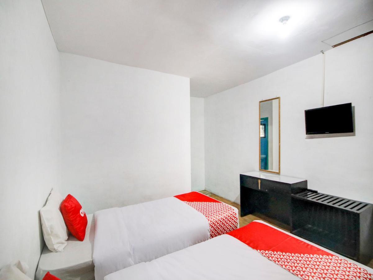 Oyo 2322 Dien Karona Hotel Berastagi Zewnętrze zdjęcie