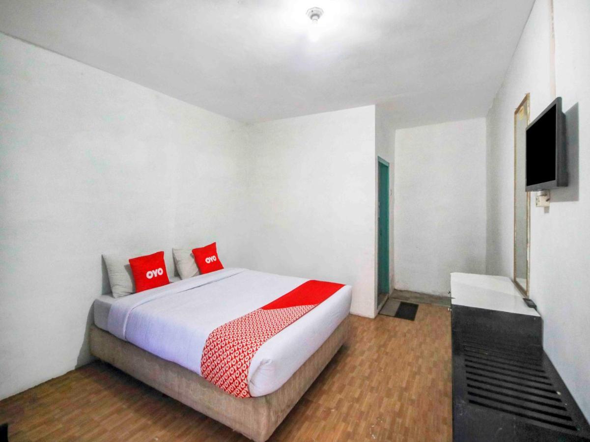 Oyo 2322 Dien Karona Hotel Berastagi Zewnętrze zdjęcie